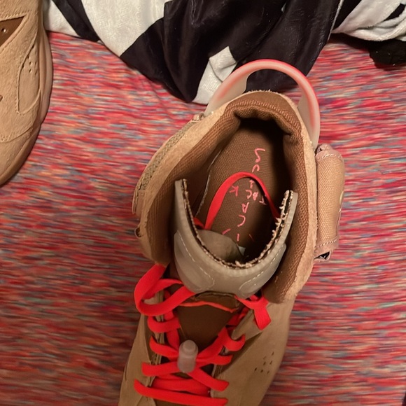 Jordan 6 British Khaki - Picture 12 of 14